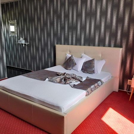 Militari Residence Hotel Chiajna 外观 照片