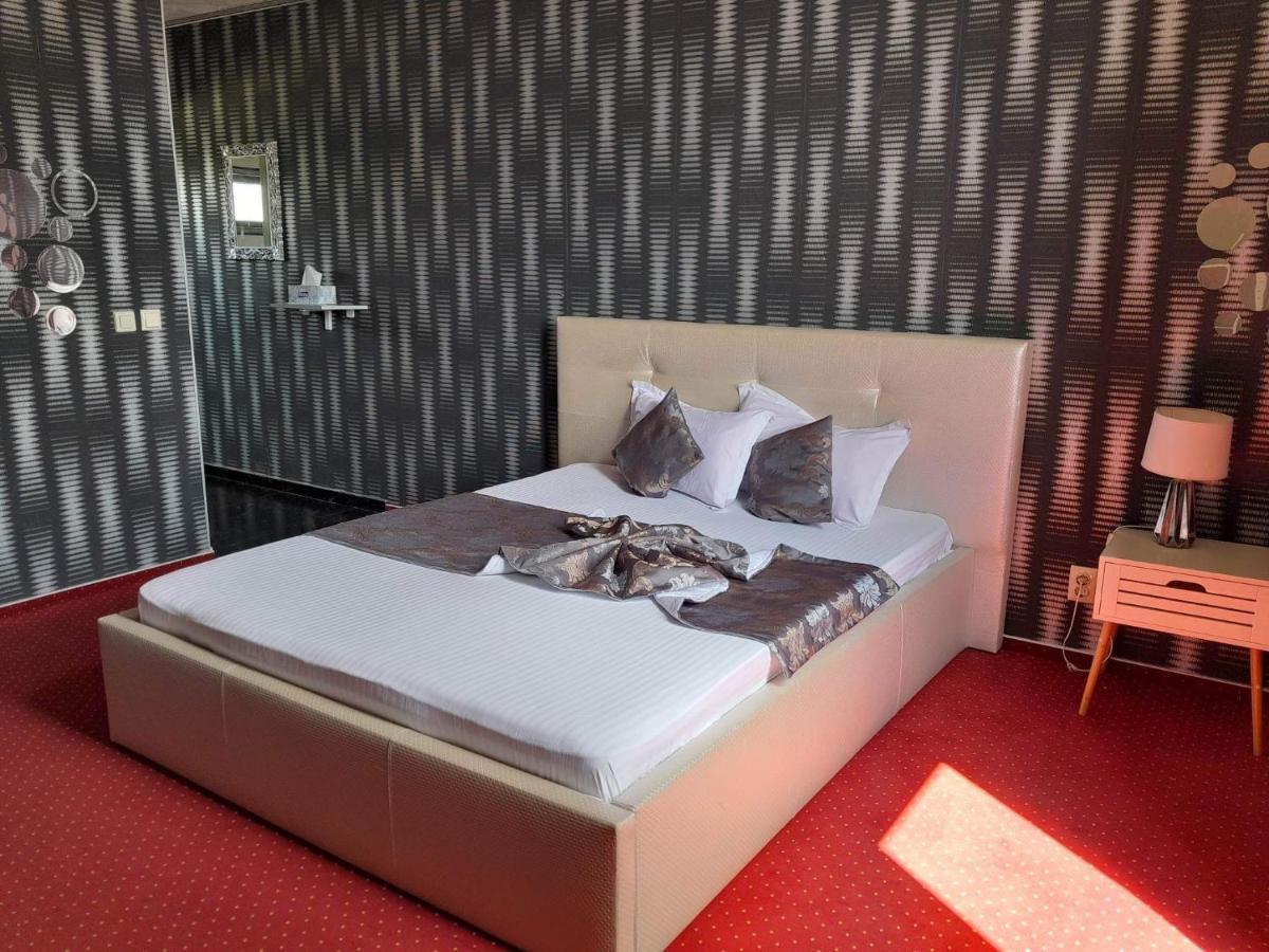 Militari Residence Hotel Chiajna 外观 照片